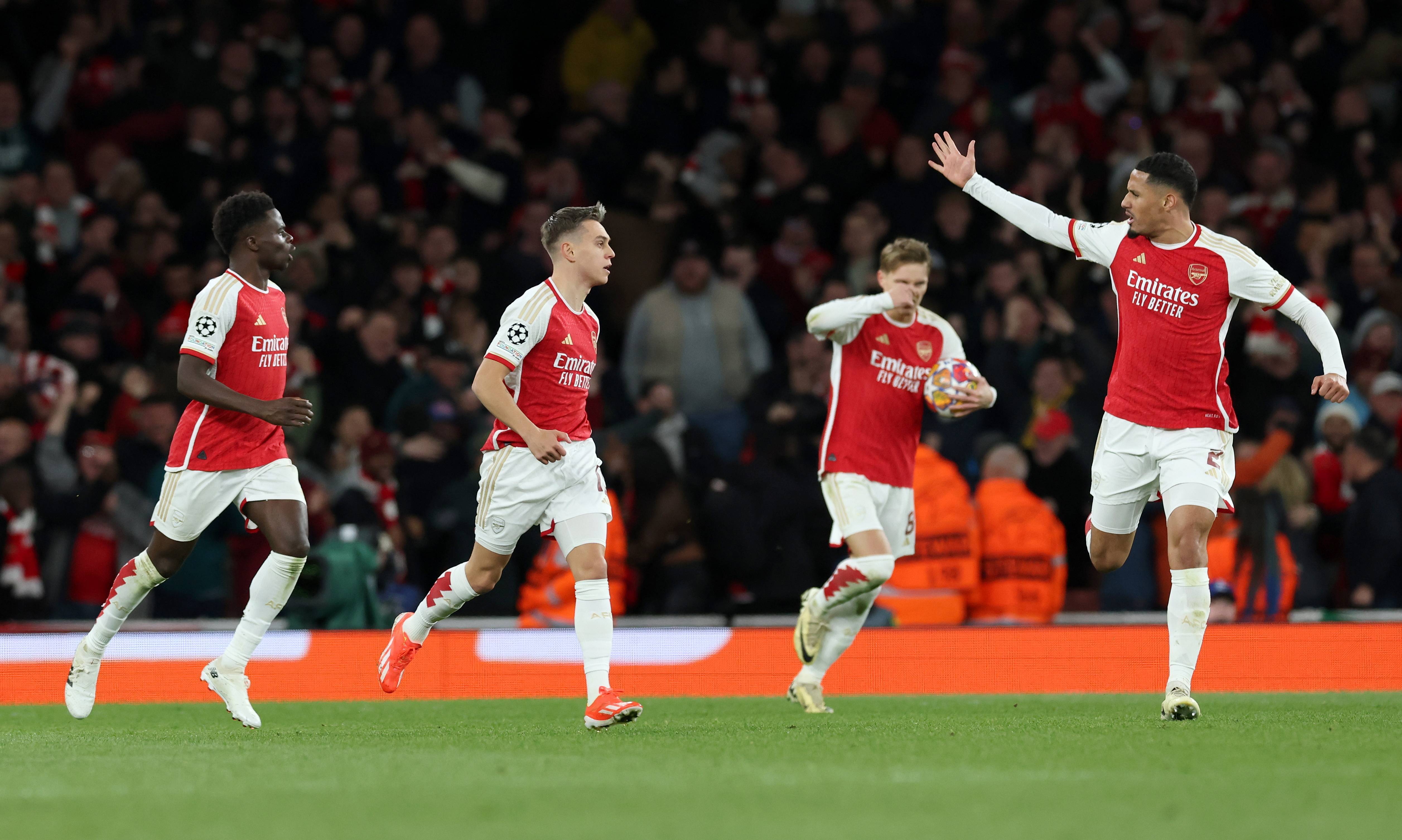 包含落后两球的利兹联逆袭,战成平局的词条 包含落后两球的利兹联逆袭,战成平局的词条