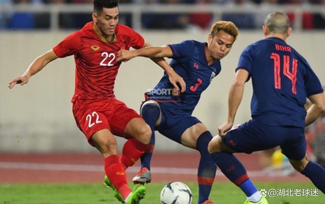 泰国队完胜印度队,黄鸭组合点燃赛场 泰国队完胜印度队,黄鸭组合点燃赛场