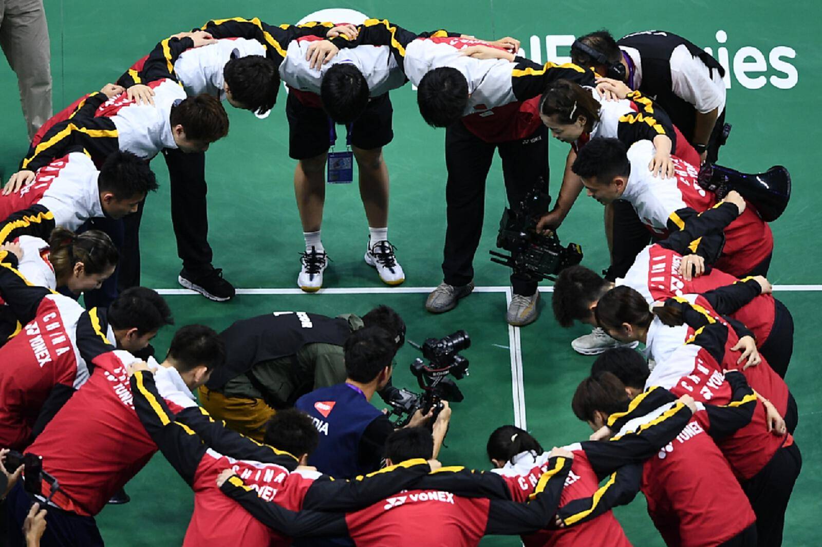 开云体育APP下载-韩国队鏖战印尼队，辛杜点燃赛场