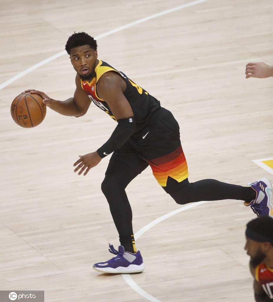 山西队翻盘江苏队,米切尔点燃赛场 山西队翻盘江苏队,米切尔点燃赛场