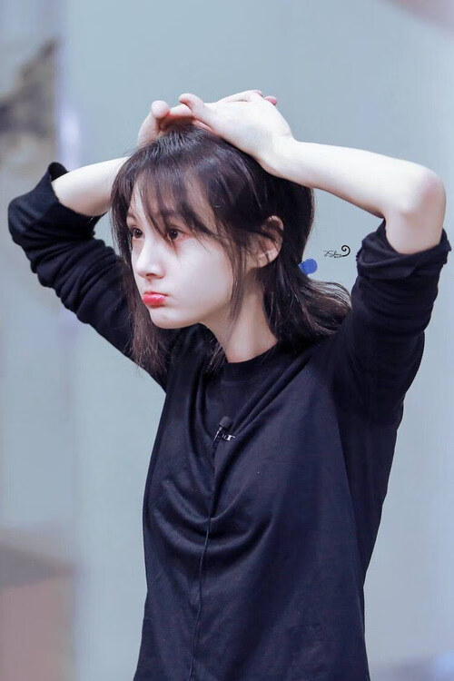 开云APP-哈利伯顿全面指挥官风采尽显,鹈鹕内外共振强势击退爵士