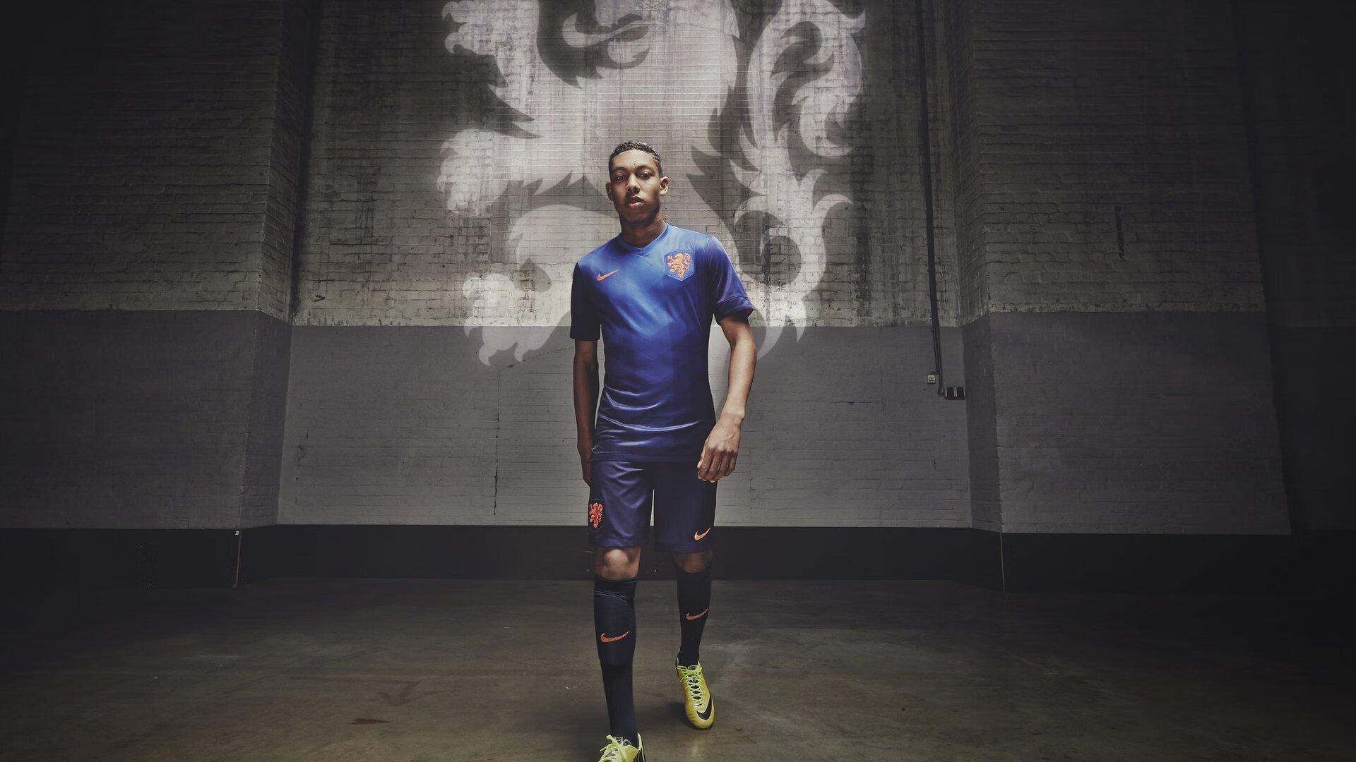 开云体育中国-当蓝鹰遭遇北欧铁壁,马丁内利如何诠释现代足球的破冰艺术