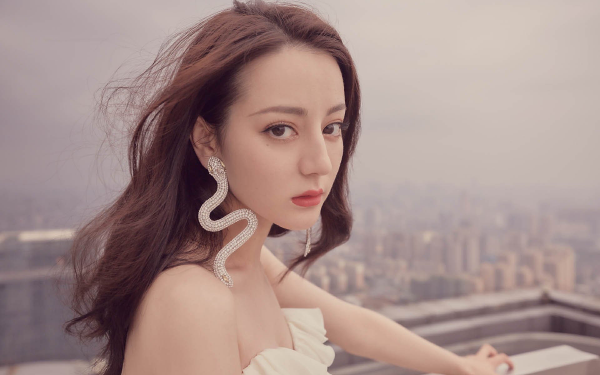 开云平台-诺坎普神灯如何照亮德甲争冠夜,加维稳定输出不掉线的秘密