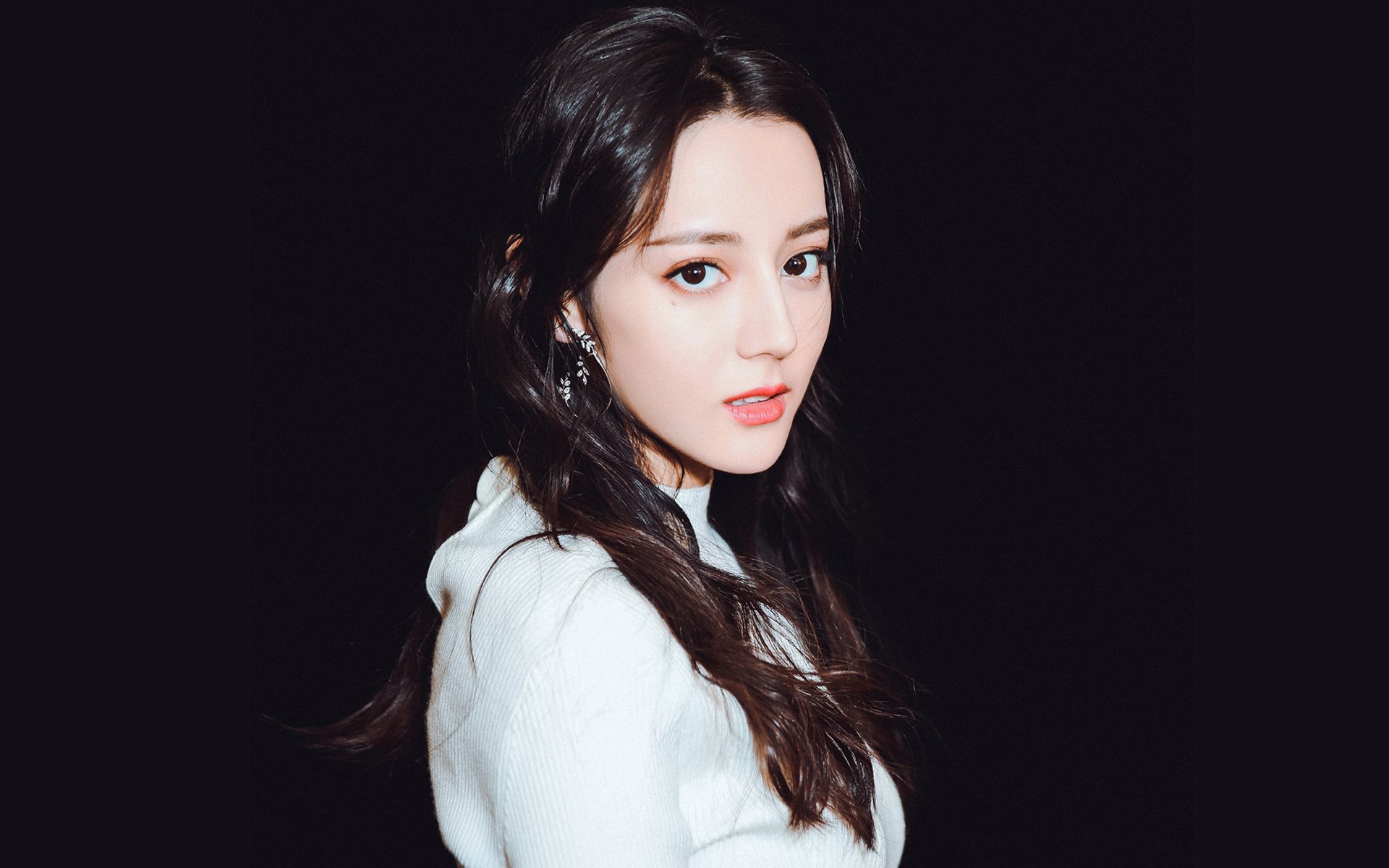 开云下载-街道之夜的交响乐,莫德里奇节奏与F1引擎的共鸣