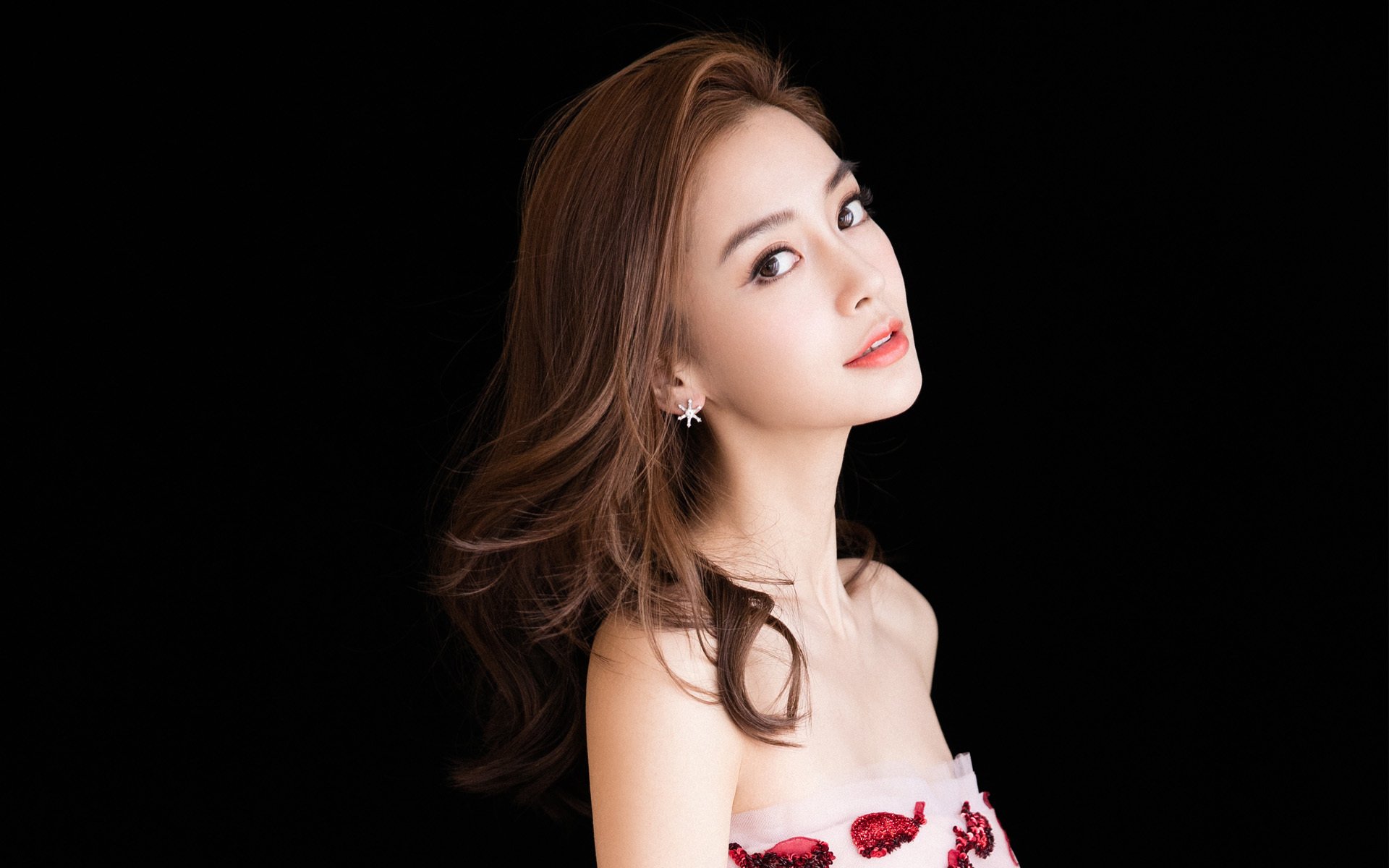 开云-弑神之夜！阿尔及利亚绝杀奥地利，布鲁诺关键回合不手软书写沙漠绿鹰史诗